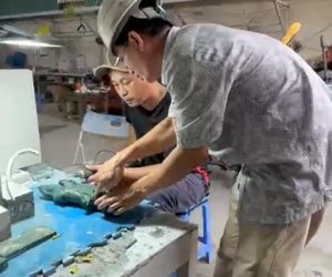 NGƯỜI ĐIÊU KHẮC ĐÁ QUÝ – VỚI TÂM HUYẾT BẢO TỒN VÀ PHÁT HUY NHỮNG GIÁ TRỊ TINH HOA CỦA NGHỀ TRUYỀN THỐNG