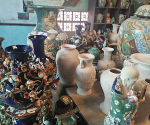 NGƯỜI HỌA SĨ NẶNG TÌNH VỚI GỐM BIÊN HÒA XƯA