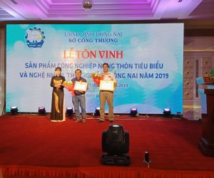 Vinh danh người nghệ nhân hoạt động nghề làm tranh ghép gỗ