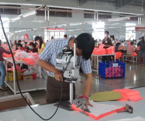 Công Ty CP Đồng Phú Cường Tiên phong đưa sản xuất công nghiệp  về với người lao động vùng nông thôn.