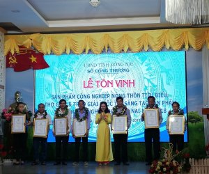 Bộ Công Thương đã tổ chức Lễ tôn vinh và trao Giấy chứng nhận sản phẩm công nghiệp nông thôn tiêu biểu cấp quốc gia năm 2019 