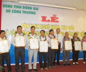 Nghệ nhân Phạm Quang Trưởng - với niềm đam mê nghề gỗ mỹ nghệ sản phẩm thuyền buồm