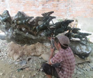 Nghệ nhân chế tác đá quý Hồ Văn Trí - huyện Trảng Bom